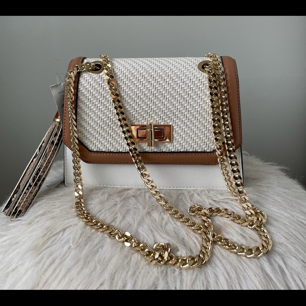 Aldo shoulder bag. Brand new. Never worn or used. Perfect condition